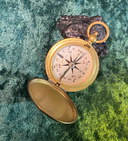 Zero Stock-Vintage WW2 U.S. Waltham Military Pocket Compass In Hunter Style Case